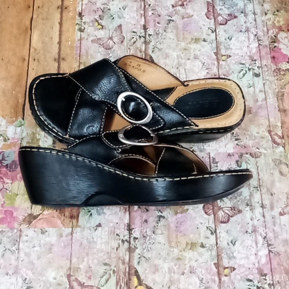 Born sandals